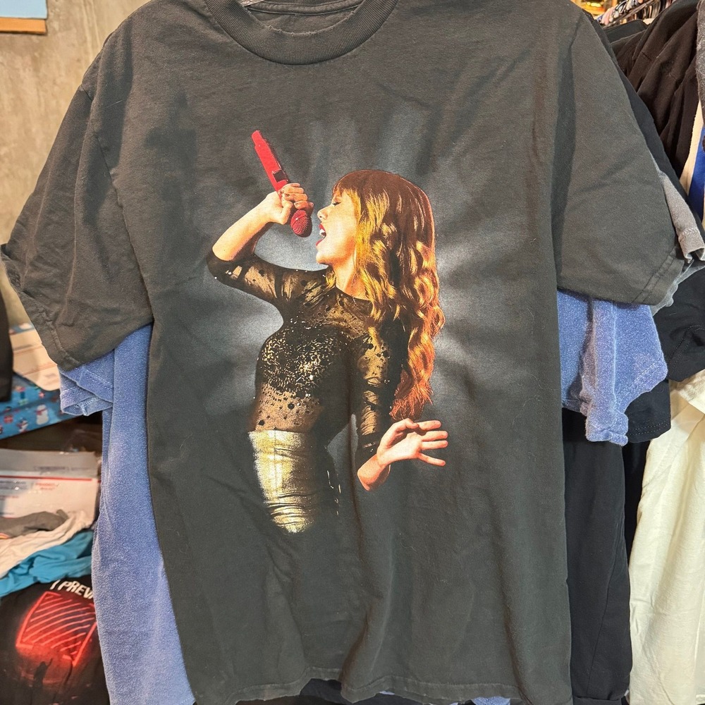 Taylor Swift - Red setlist distressed size Medium